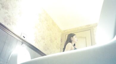 夜总会女厕全景偷拍几个时髦小姐姐各种姿势嘘嘘各种美鲍鱼完美呈现2 (2)