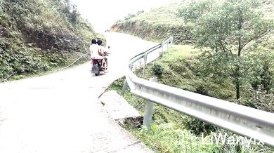 9月新品，天花板露出狂人御姐【cikaimoon】最新作品，白天大胆露出无视路人，调戏老头大叔(6V) (2)